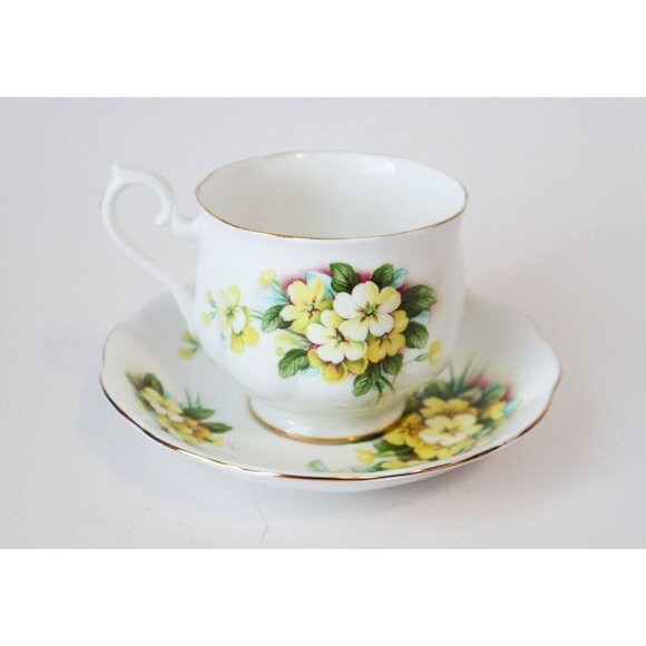 Royal Albert Tea Cup and Saucer Yellow Flower Floral Vintage Teacup - Picture 2 of 5